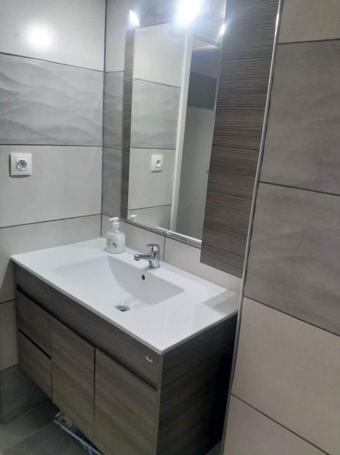 A Convenient Apartment In The Heart Of Афины Экстерьер фото