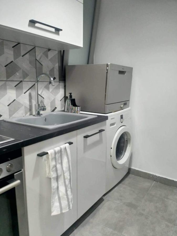 A Convenient Apartment In The Heart Of Афины Экстерьер фото